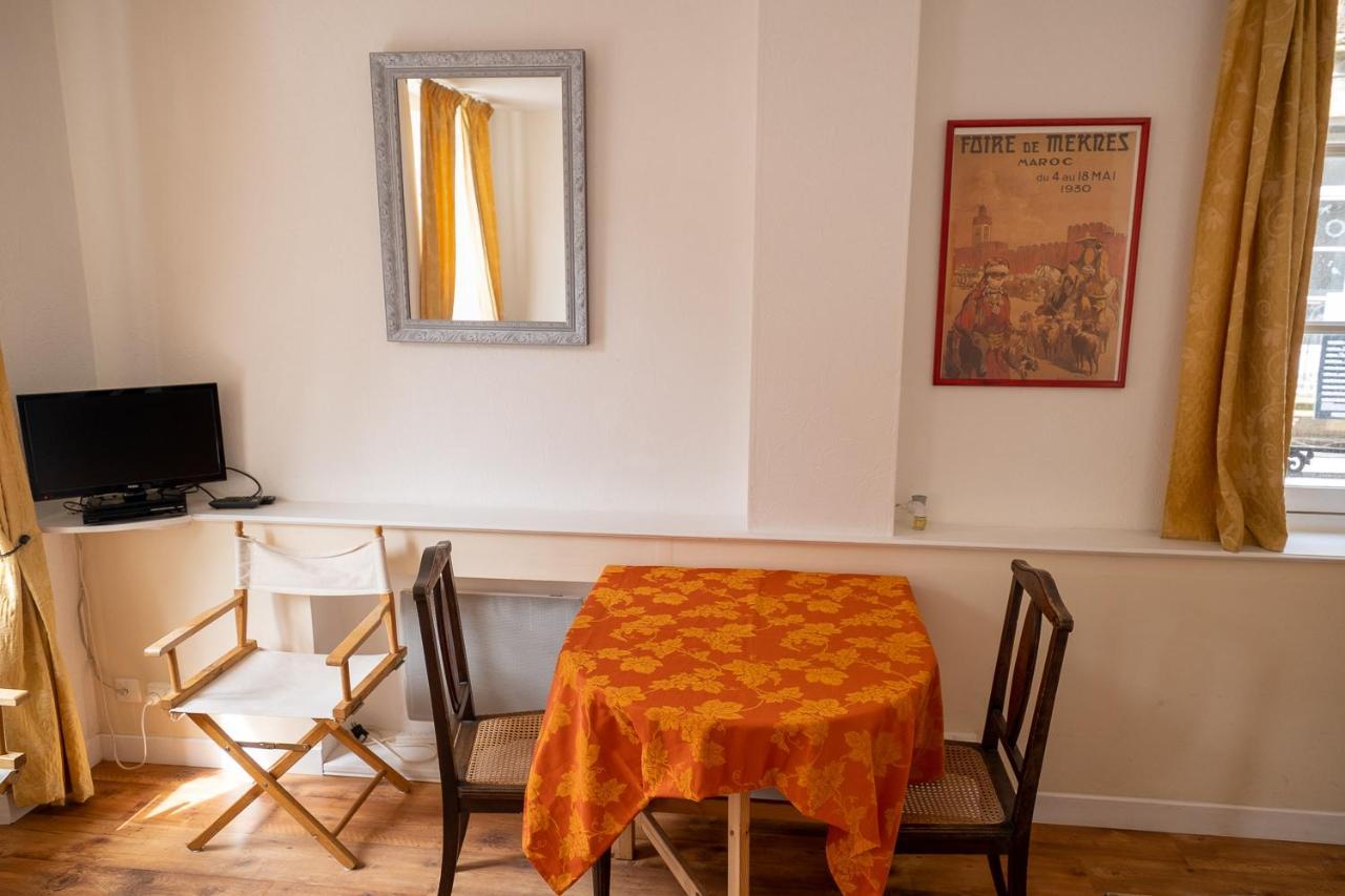 Appartement Place Des Cordeliers Dinan Bagian luar foto
