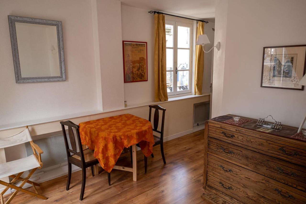 Appartement Place Des Cordeliers Dinan Bagian luar foto